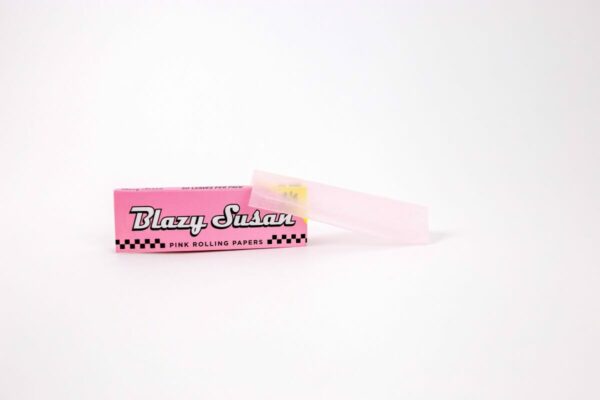Blazy Susan – Pink Rolling Papers – 1-1/4 | CannaBlossom Canada