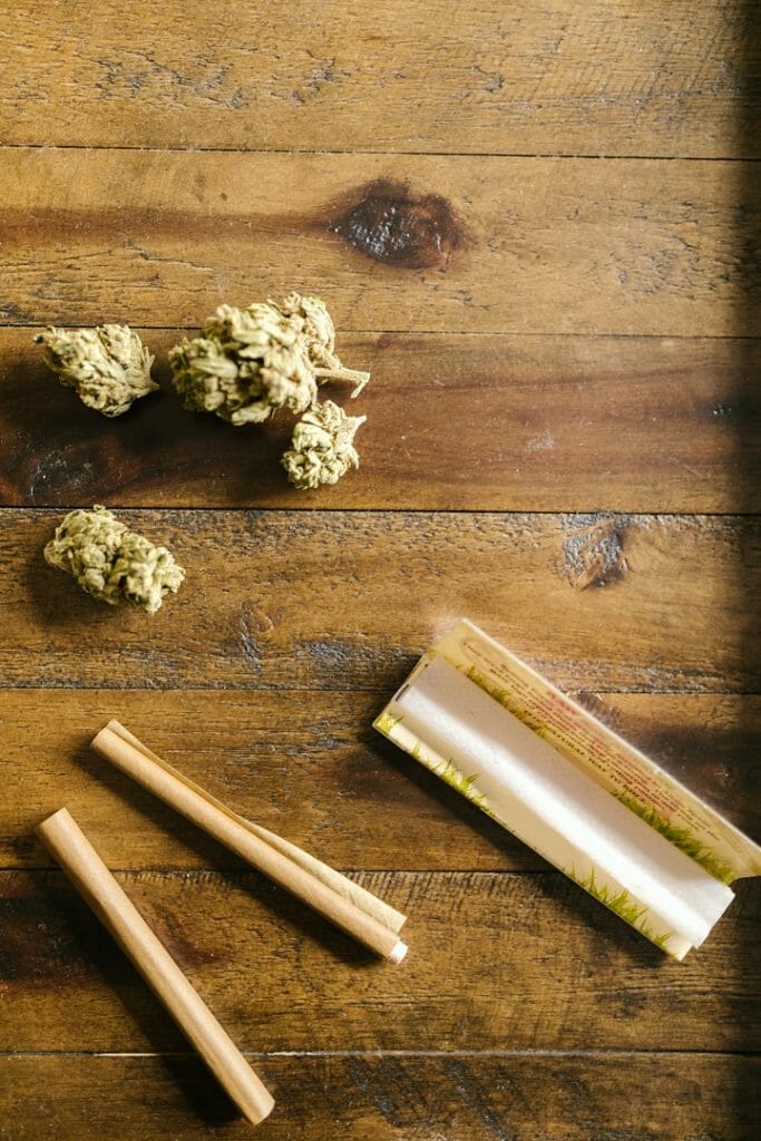 A Guide to Rolling a Blunt with Tobacco Blunt Wraps | CannaBlossom Canada | CannaBlossom Canada